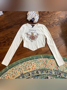 Forever 21 Cream Graphic Cropped Long Sleeve Top
